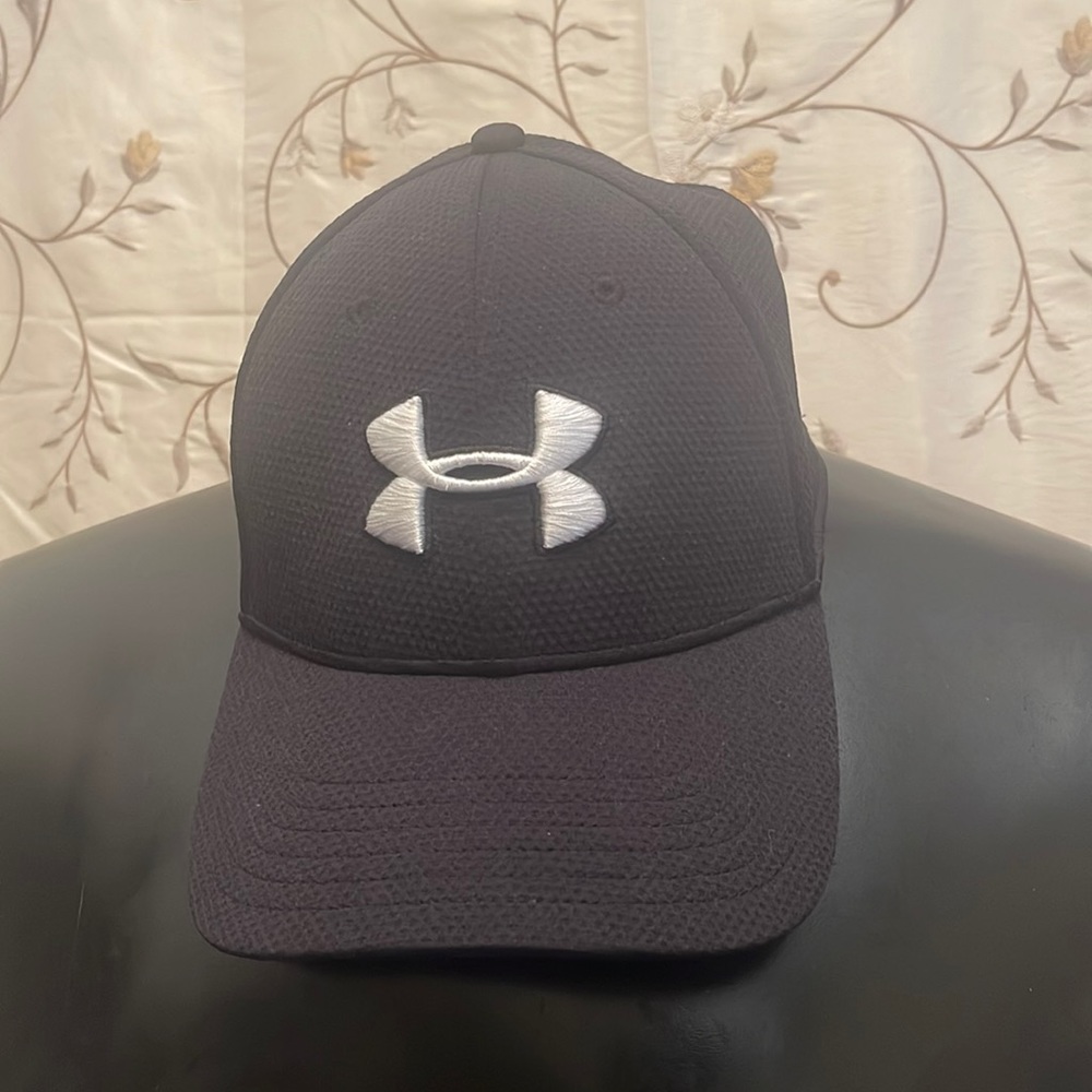 Under Armour Mens Classic Fit XL/XXL Black Cap. NWOT